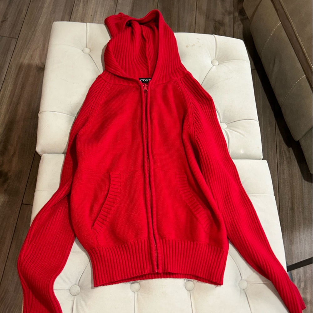 The clothing is in good condition no longer have interest for it.